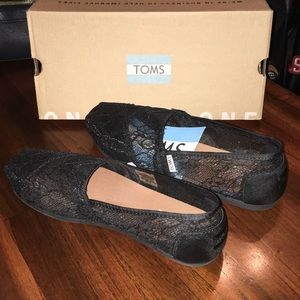 Black lace toms size 8.5